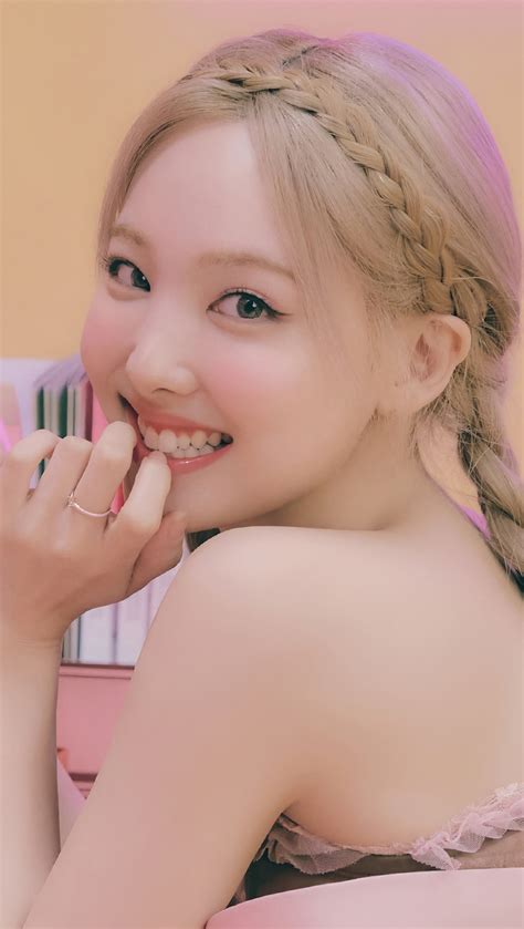 twice nayeon.